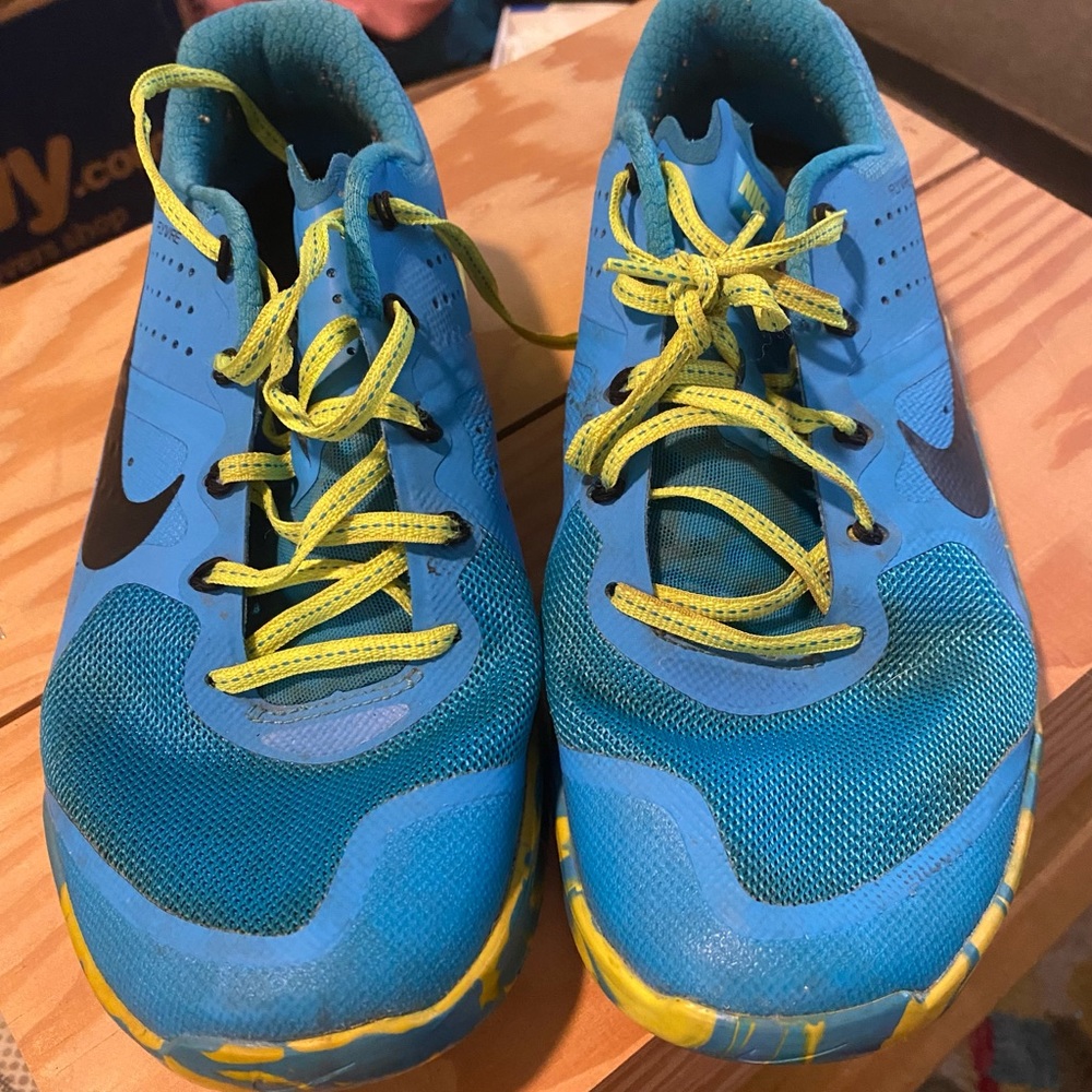 Nike MetCon 2 Women’s Sz 9. See pics for wear. Blue with lime green trim.